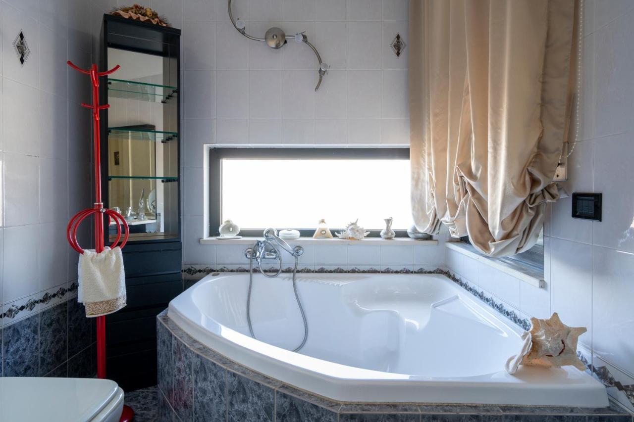 Grazia Attic Apartment With Terrace Trani Extérieur photo